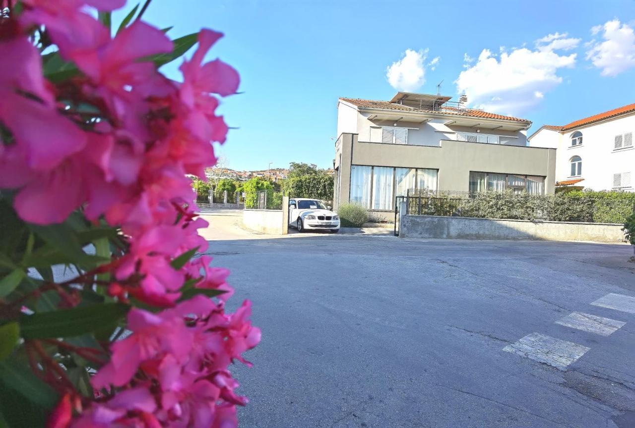 Apartments Ella Šibenik Buitenkant foto