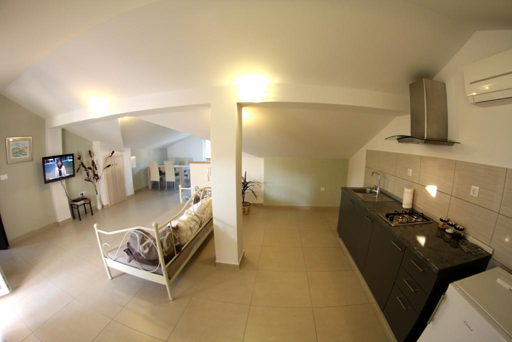 Apartments Ella Šibenik Kamer foto