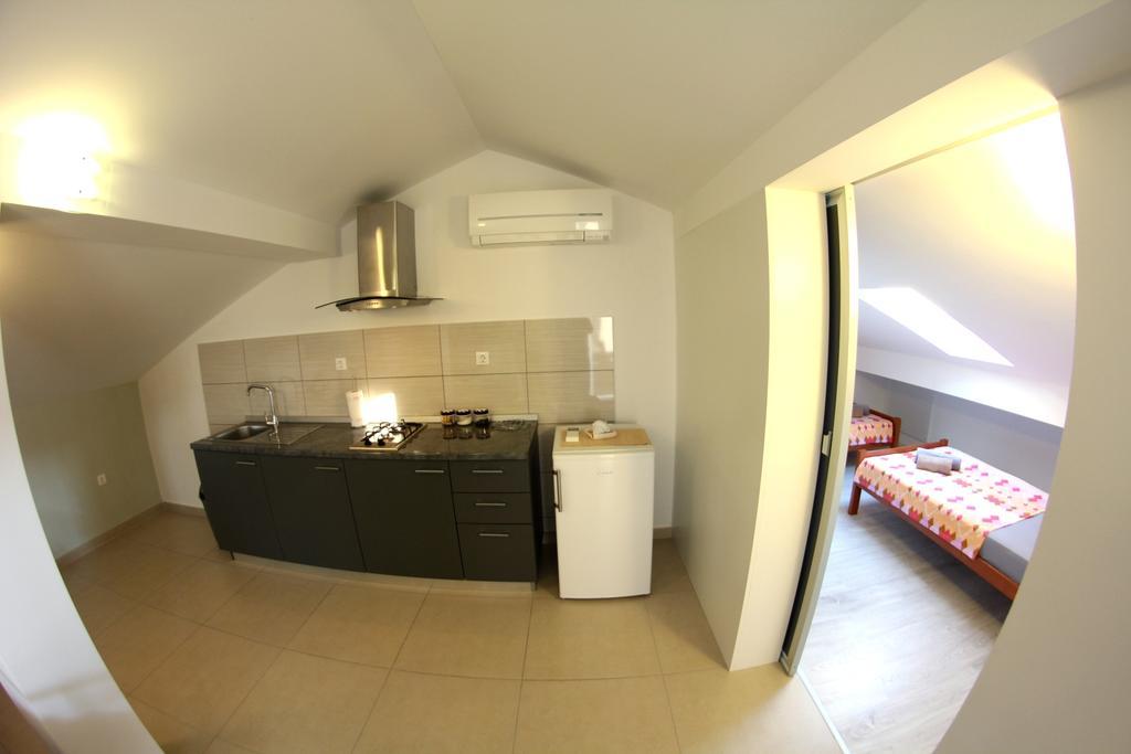 Apartments Ella Šibenik Kamer foto